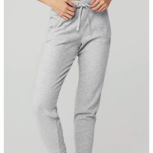 alo yoga muse sweatpants